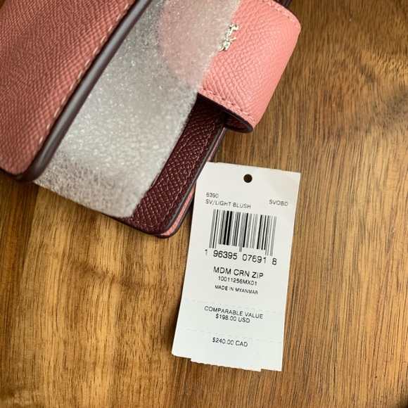 Coach Medium Corner Zip Wallet - Picture 4 of 4